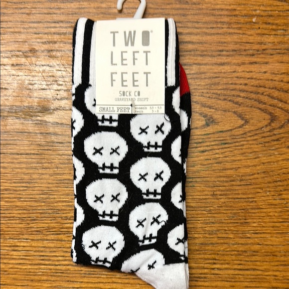Black and White Skull Pattern Socks - Picture 1 of 4